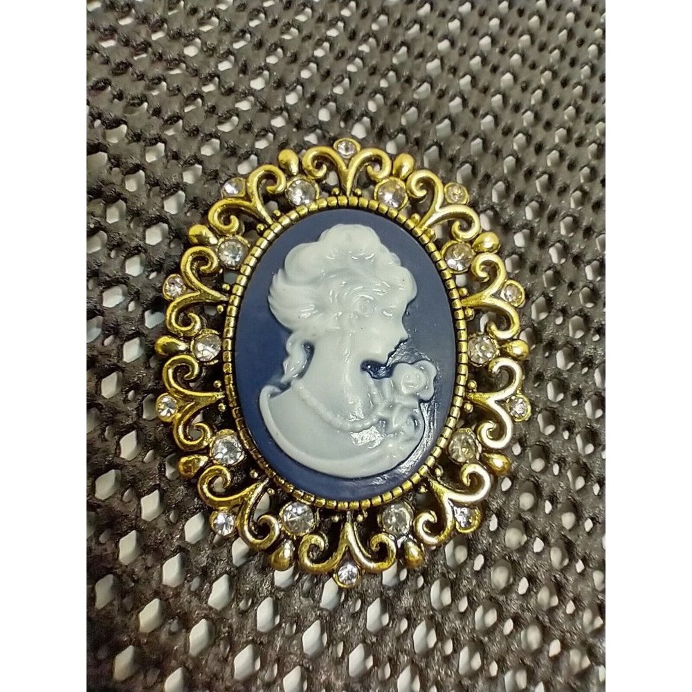 Brooch Goldtone Rhinestone Cameo Pin Gray & White  Gorgeous